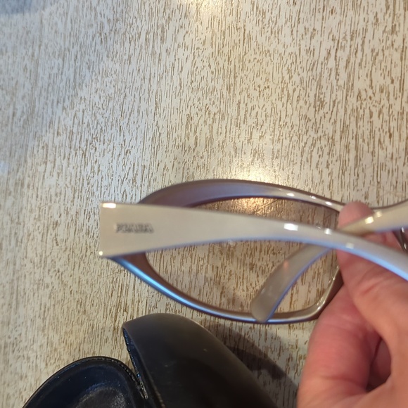 Prada sunglasses - Picture 4 of 9